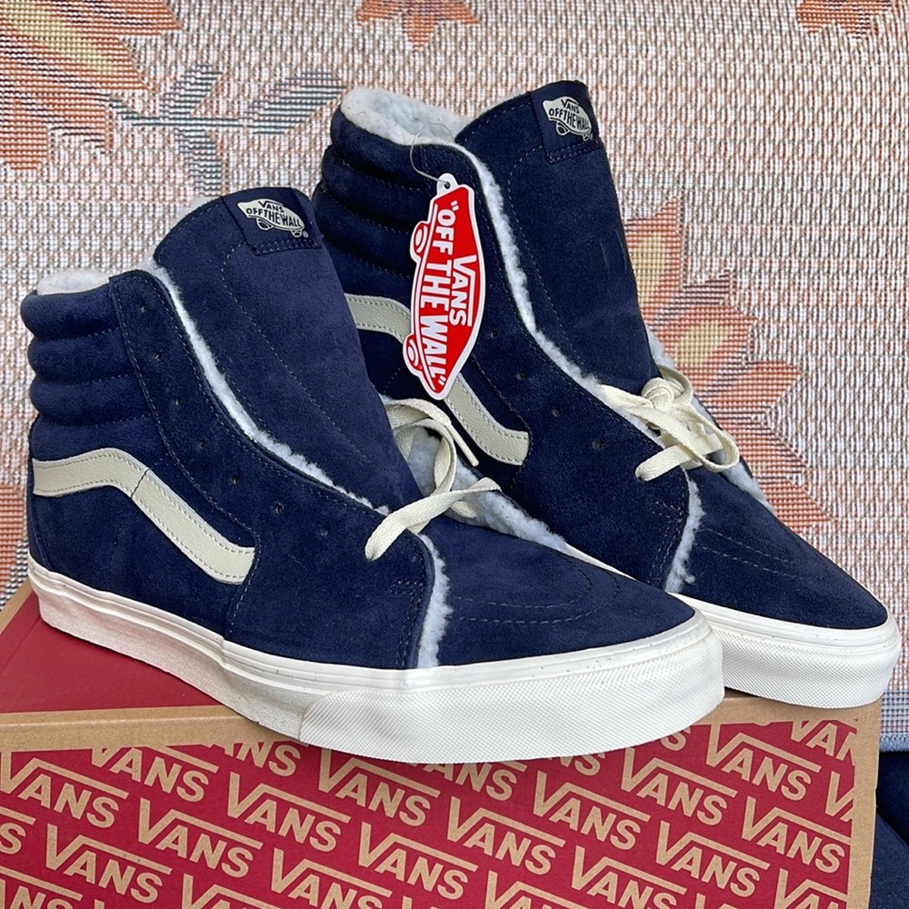 Vans WMNS Sk8-Hi
Cozy Hug Parisian Night
VN0005U9JDU
Sneakers - Picture 4 of 16
